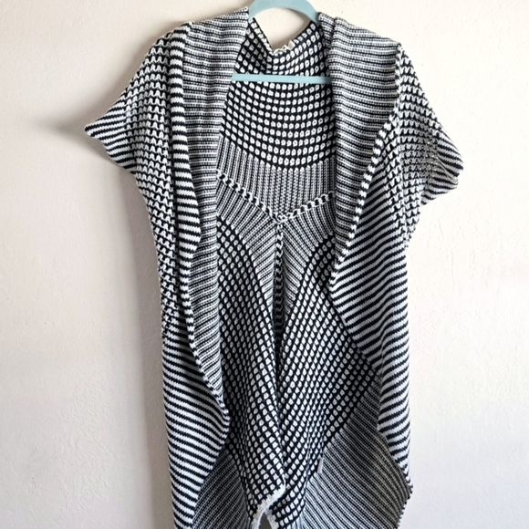 Striking black and white poncho style wool blend open drape cardigan size m/l - Picture 7 of 10